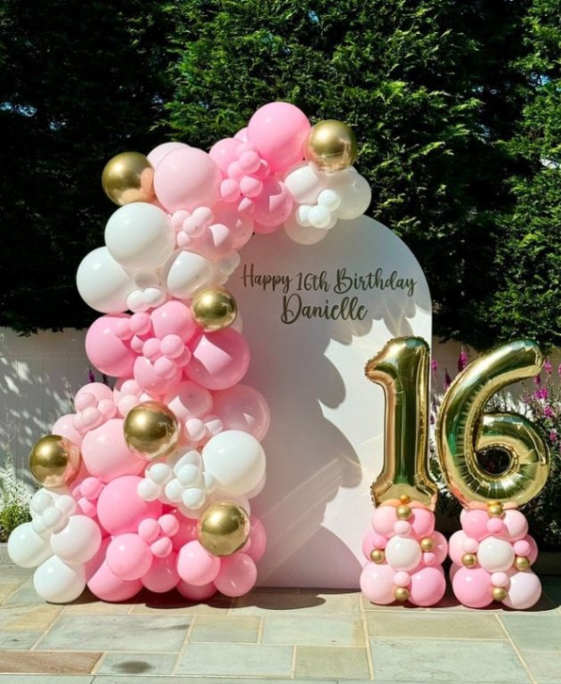 Unique U shaped decor